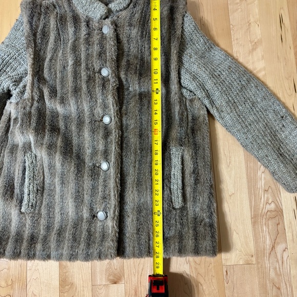 Vintage Women's Faux Fur Teddy Jacket in  Brown and Grey Hues - Picture 10 of 13